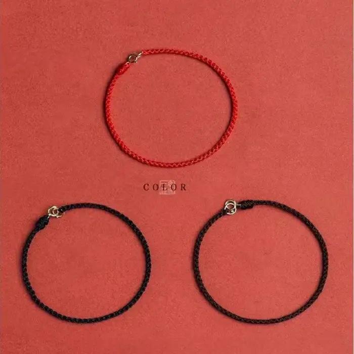Bracelet à cordes rouges avec fermoir plaqué or