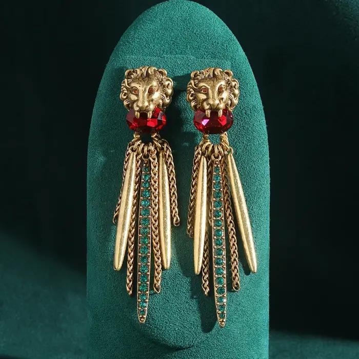 Boucles d'oreilles longues vintage tête de lion avec pompon rouge, bijoux de créateur de luxe couleu
