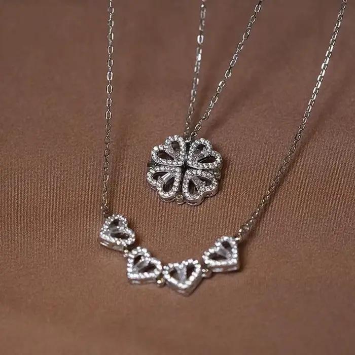 Collier avec pendentif trèfle à quatre feuilles en forme de cœur