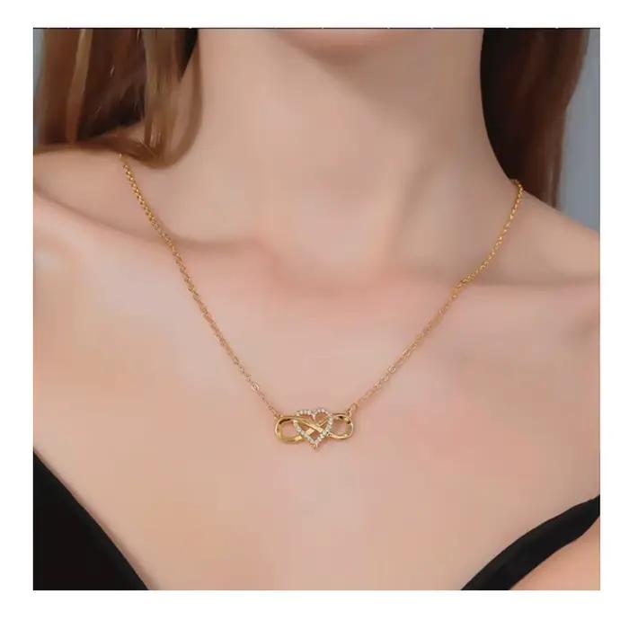 Collier géométrique en alliage de zinc avec pendentif cœur en strass pour femmes - Bijou romantique et chanceux pour toutes les occasions spéciales