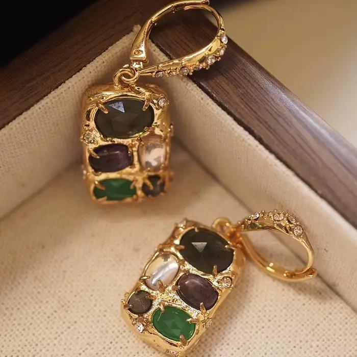 Boucles d'oreilles fines originales Alexis B Buckle avec logo AB, plaqué or 18 carats, améthyste/émeraude/agate, pendantes, luxe, cadeaux pour femmes, bijoux