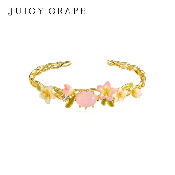 Bracelet ajustable en émail plaqué or 18 carats avec fleur de frangipanier et perle rose