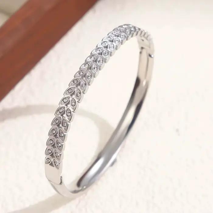Nouveau bracelet de luxe léger plaqué or 18 carats pour femmes, bracelet simple rétro haut de gamme,