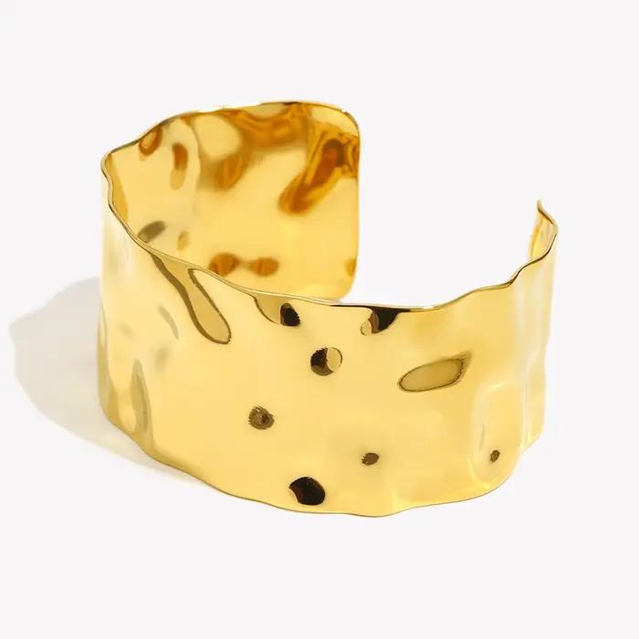 Bracelet ouvert géométrique en or 18 carats et acier inoxydable pour femme avec motifs de battement élégant et hypoallergénique pour occasions spéciales