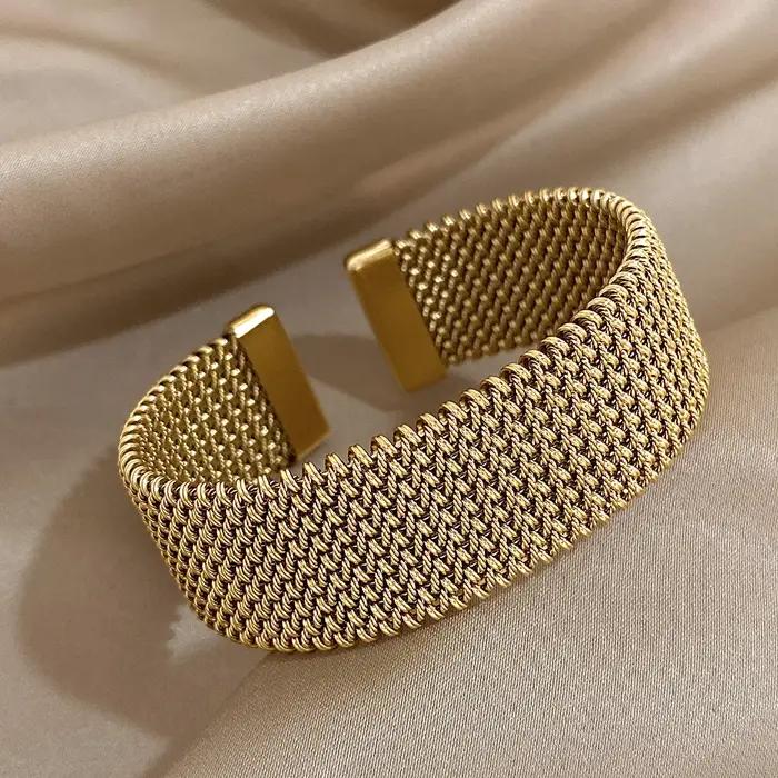 Bracelets dorés vintage en acier inoxydable pour femmes élégantes et tendance cadeaux occasions spéciales