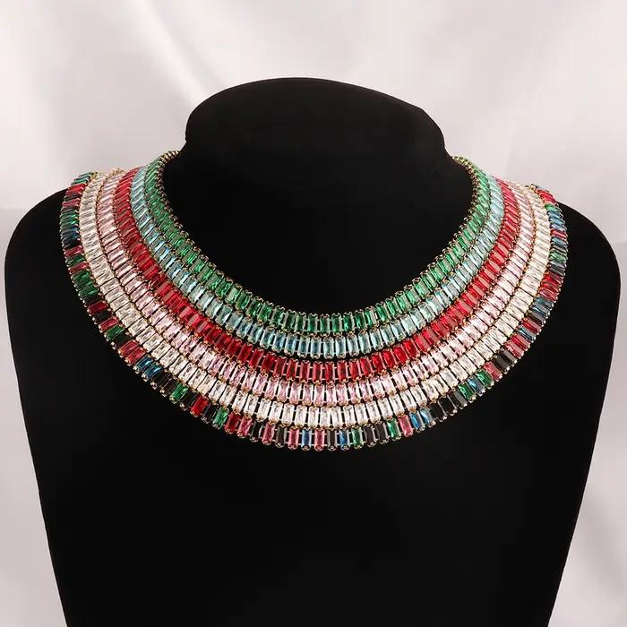 Collier ras du cou en acier inoxydable pour femme avec motifs cubiques et pierres précieuses artificielles pour occasions spéciales comme anniversaire, mariage, Noël et fêtes