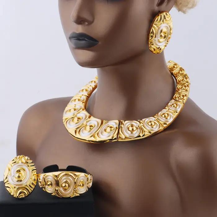 Ensemble de bijoux plaqués or 9 pièces élégants collier boucles doreilles bracelet bagues pour femmes occasions spéciales