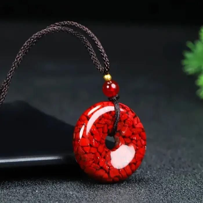 Perles dorées ornées d'un pendentif en pierre de sable rouge élégant, bijoux pour hommes