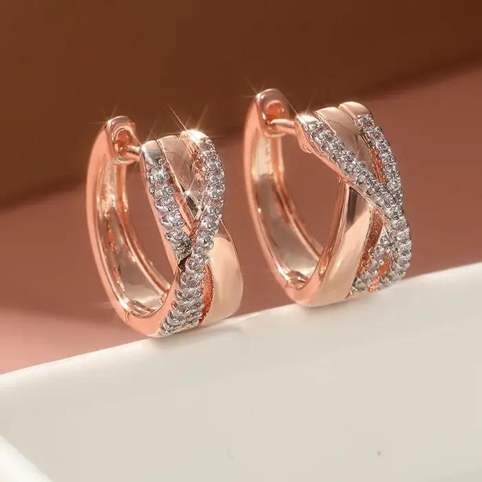 Boucles d'oreilles créoles torsadées en or rose, élégantes, scintillantes et polyvalentes pour femme