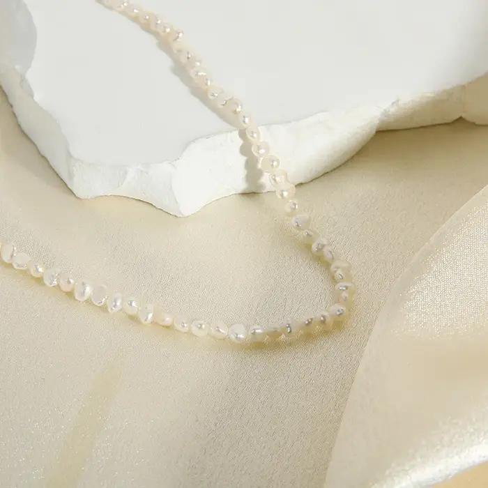 Collier en acier inoxydable plaqué or 18 carats avec perles d'eau douce pour femmes parties et événements spéciaux