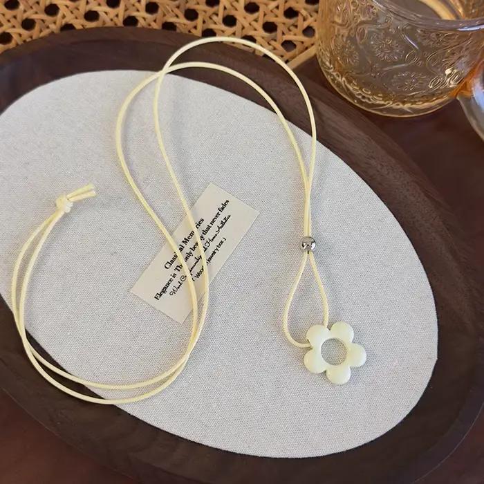 Collier floral brillant 2025 pour femme – Chaîne de clavicule polyvalente avec longueur réglable – D