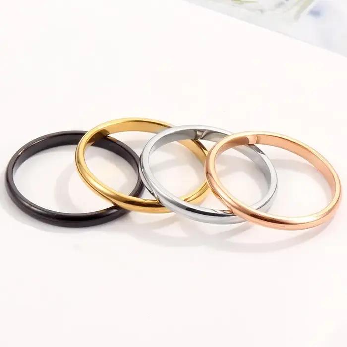 Bague Empilable Fine en Acier Inoxydable Plaquée Or 18 Carats Pour Femmes et Filles Occasions Spéciales et Journées Courantes