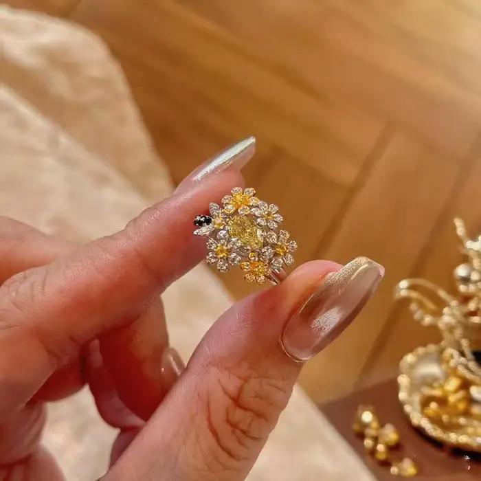 Bague de cocktail plaquée argent sertie de zirconium et de cristal pour femmes, élégante et ajustable pour occasions spéciales et quotidien