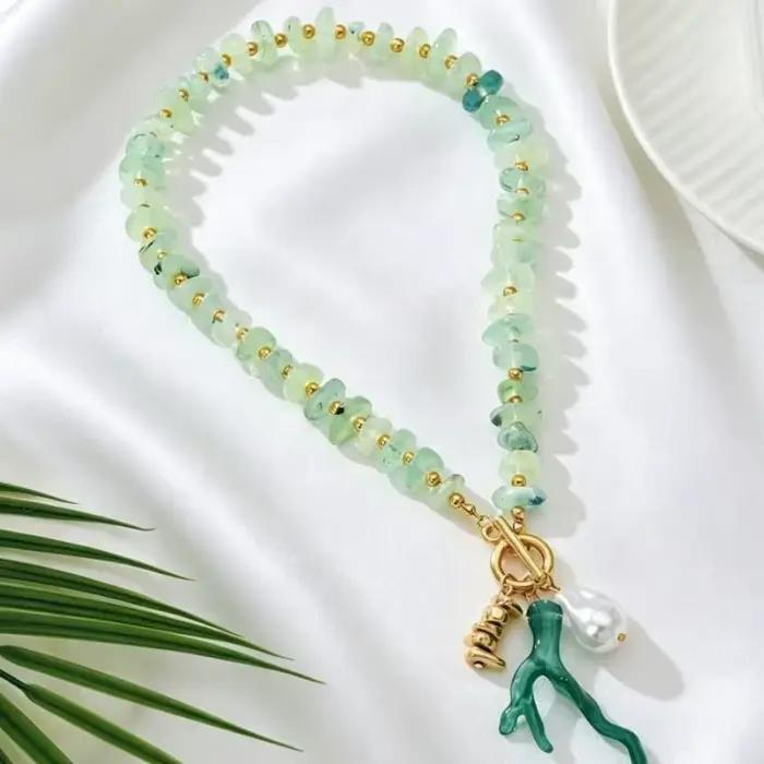 Collier de perles corail avec chaîne irrégulière
