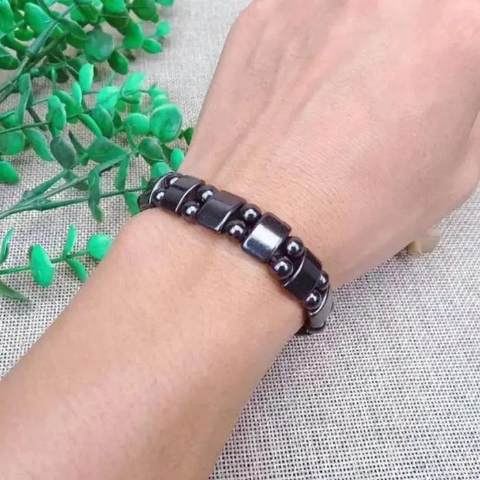 Bracelet en pierre de calcul biliaire noir pour hommes et femmes élégant bracelet magnétique de bien-être pour occasions quotidiennes et spéciales