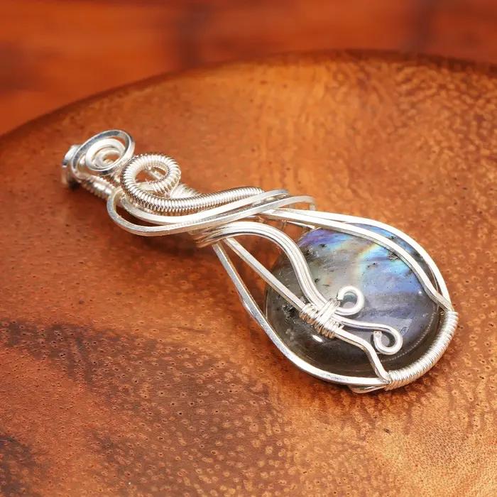 Pendentif Labradorite Arc-en-Ciel Pierres Précieuses Collier Naturel Cuivre Femme Occasions Spéciales