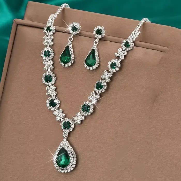 Ensemble de bijoux en cristal plaqué or plaqué argent plaqué rhodium avec boucles d'oreilles pendantes en zircon pour femmes occasions de soirée élégantes