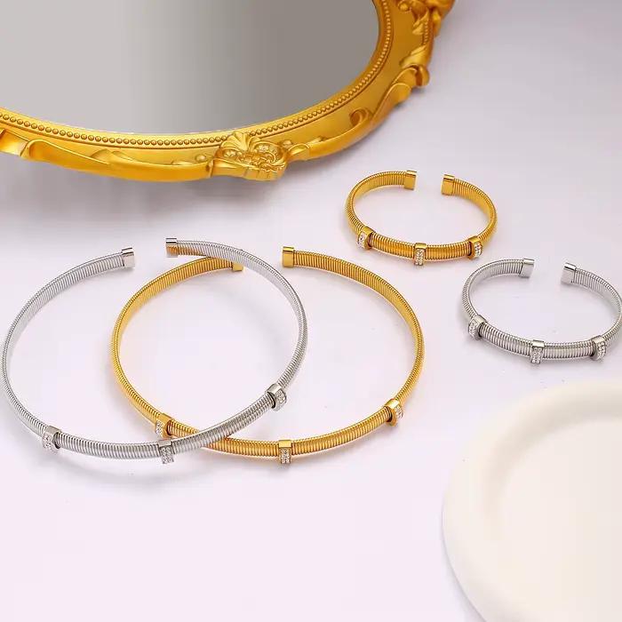 Ensemble de bijoux à la mode en acier inoxydable avec accessoires géométriques glacés or argent pour femmes occasions spéciales