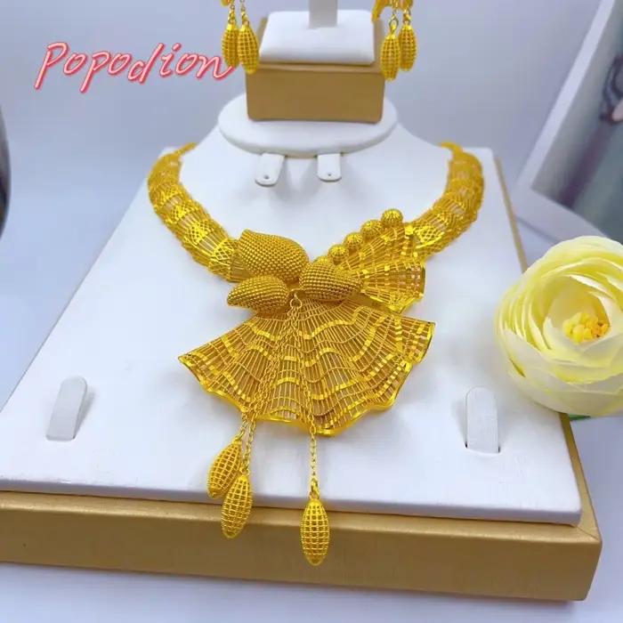 Ensemble de bijoux plaqué or 24 carats pour femmes avec collier et boucles d'oreilles romantiques pour soirées et mariages