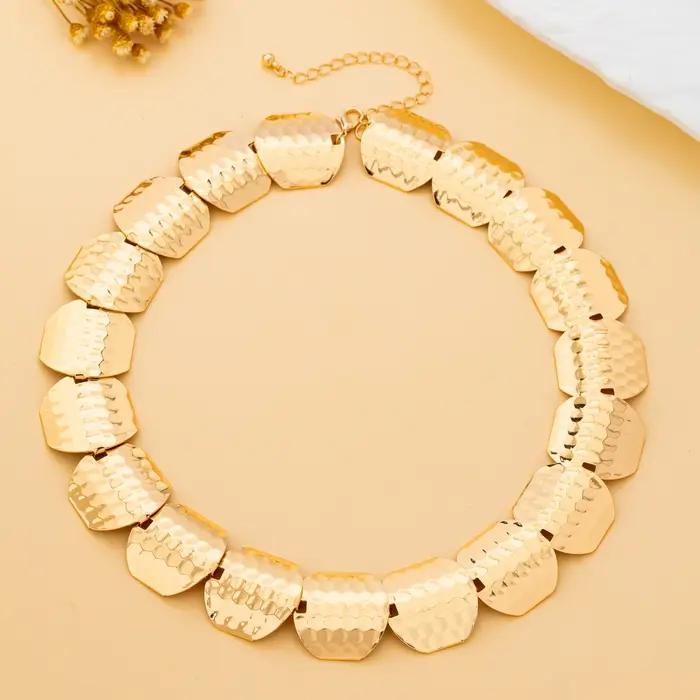 Collier pour femme, collier artisanal à motif de disque géométrique martelé
