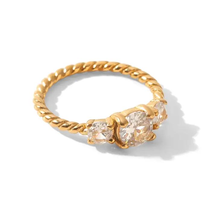 Bague Torsadée en Zircone Cubique Plaquée Or 18 Carats Délicate Minimaliste pour Occasions Spéciales Femme