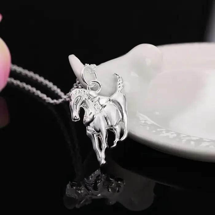 Collier en argent sterling 925 avec pendentif cheval élégant pour femmes occasions spéciales et parties