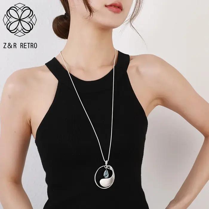 Collier long en métal géométrique pour femme