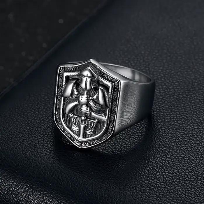 Anneau de templier vintage en acier inoxydable pour hommes et femmes, bague de guerrier en forme d'épée, style punk pour occasions spéciales