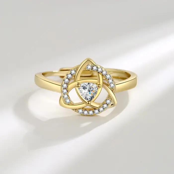 Bague Celtique Triquetra Zirconium pour Femmes Occasions Spéciales Anniversaires Mariages Soirées