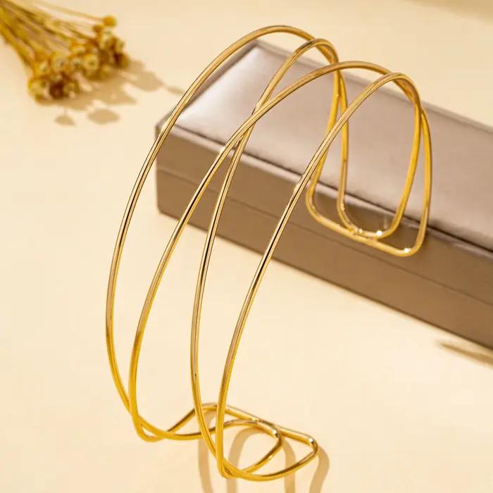 Un tour de cou pour femme, un design de ligne simple, un tour de cou à la mode, adapté à un usage qu