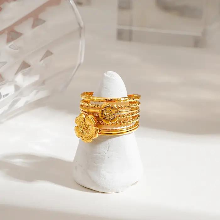 Ensemble de bagues minimalistes plaqué or 18 carats pour femmes, acier inoxydable, design floral, idéal pour soirées et occasions spéciales