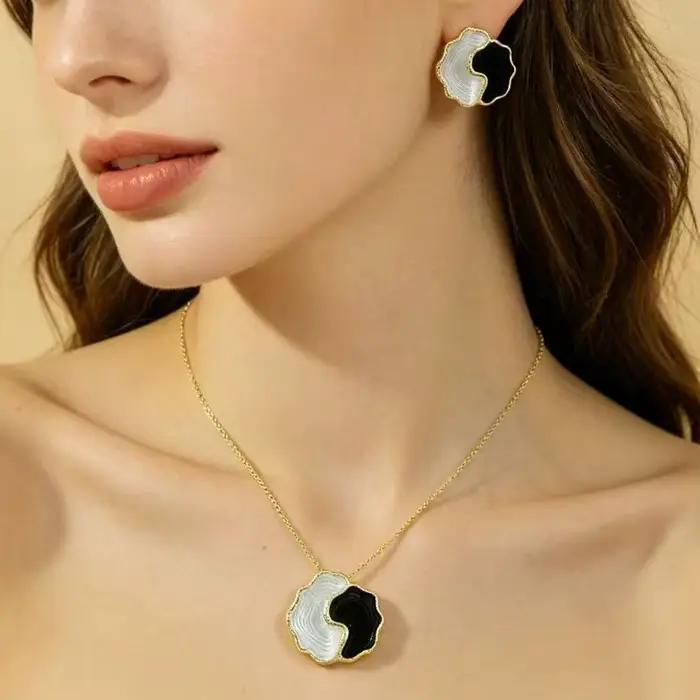 Bijoux Emaillés en Or 14 Carats pour Femmes Occasions Spéciales Soirées Élégantes Collier Boucles D'Oreilles