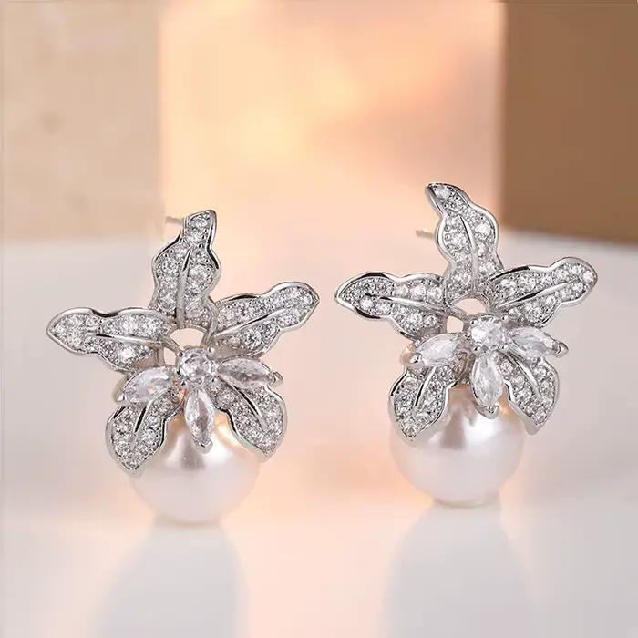Boucles d'oreilles tendance pour femmes, forme de fleur, incrustation de zircon synthétique, perle,