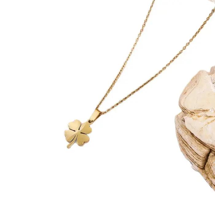 Collier pendentif trèfle à quatre feuilles en acier inoxydable pour femmes élégant et porte-bonheur pour tous les jours et occasions spéciales