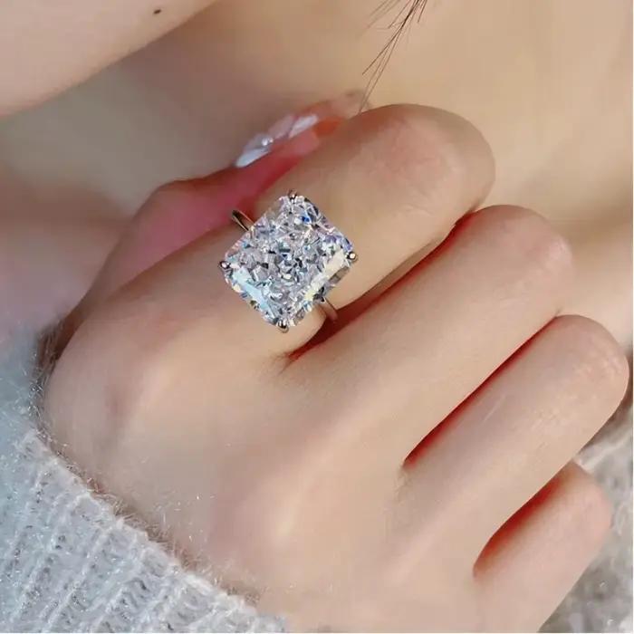 Bague de fiançailles de luxe en diamant de laboratoire 12 carats avec argent 925