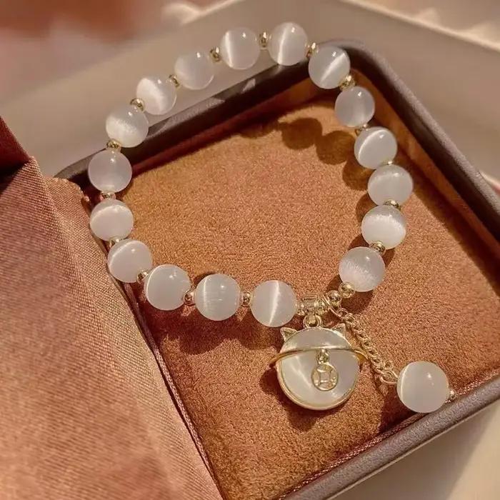 Bracelet en cristal opale élégant avec pendentif chat porte-bonheur pour femmes, bijou d'amitié à la mode, cadeau idéal pour les occasions spéciales