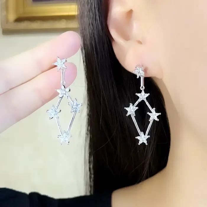 Boucles d'oreilles étoiles oniriques dorées pour femmes styles modernes bijoux fins argent sterling 925 zirconium rouge noir occasions spéciales anniversaire