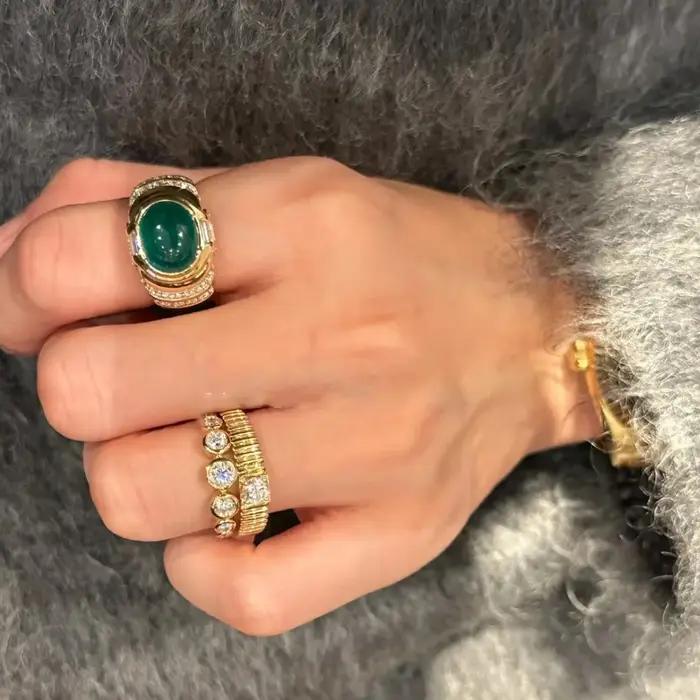 Bagues ovales vertes incrustées de diamants incrustés de style palais rétro pour femmes