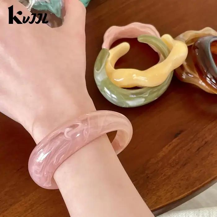 Bracelet manchette bohème en acrylique géométrique pour femme 2024