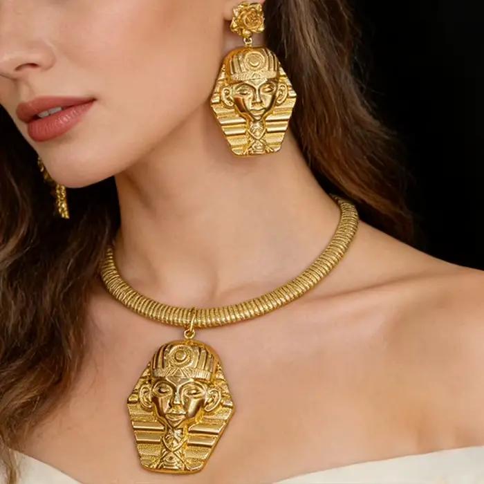 Ensemble de bijoux Vintage en forme de pyramide pendentif de paon égyptien antique couleur or collier en cuivre boucles d'oreilles accessoires cadeaux pour femmes