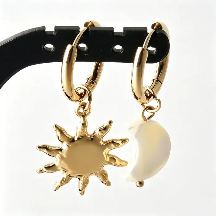 1 paire de boucles d'oreilles asymétriques soleil et lune de haute qualité, en acier inoxydable plaqué or véritable, bijoux de piercing pour femmes et hommes, cadeau tendance