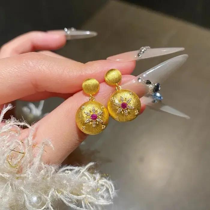 Boucles d'oreilles en diamants rouges scintillants et plaquées or pour femmes, bijoux de mariage de luxe élégants et classiques pour occasions spéciales