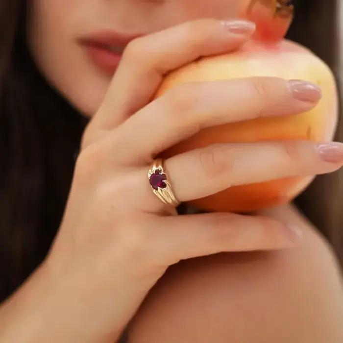 Bagues classiques en forme de fleur de pierres précieuses rouges pour femmes