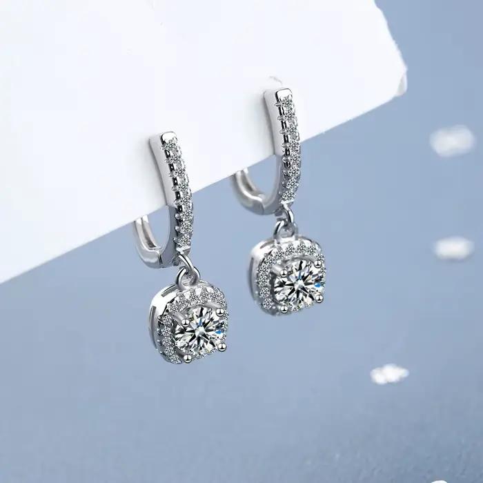 Boucles d'oreilles Huggie en Moissanite 2CT pour femmes, diamant créé en laboratoire, en argent Sterling 925, cerceau délicat, bijoux fins