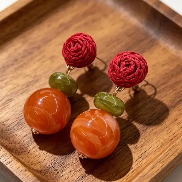 Boucles d'oreilles pendantes en perles acryliques en forme de fleur de raphia pour femmes