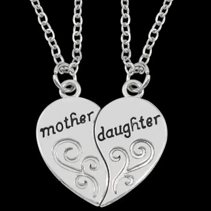 Collier plaqué argent antique pour femme et enfant bijou de famille style classique élégance et sophistication soirée événement familial