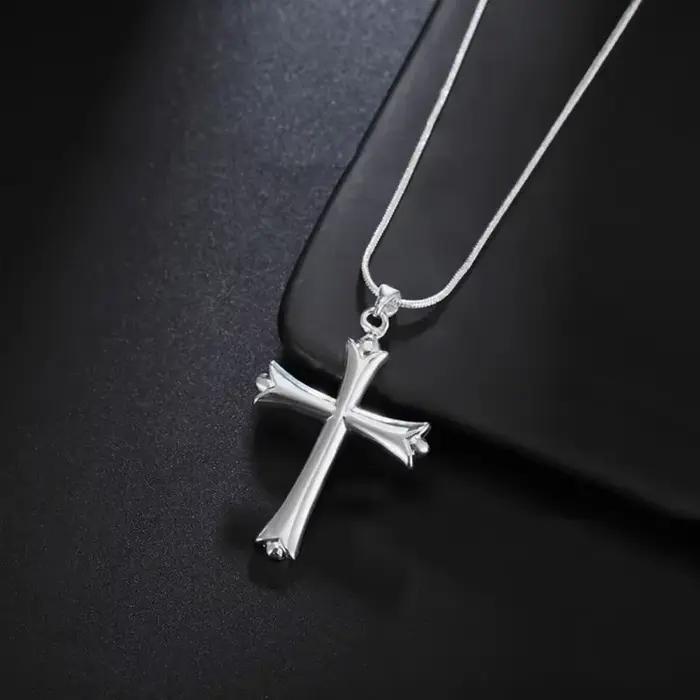 Collier en argent tibétain avec pendentif croix élégant pour femmes occasions spéciales mariage cérémonies religieuses