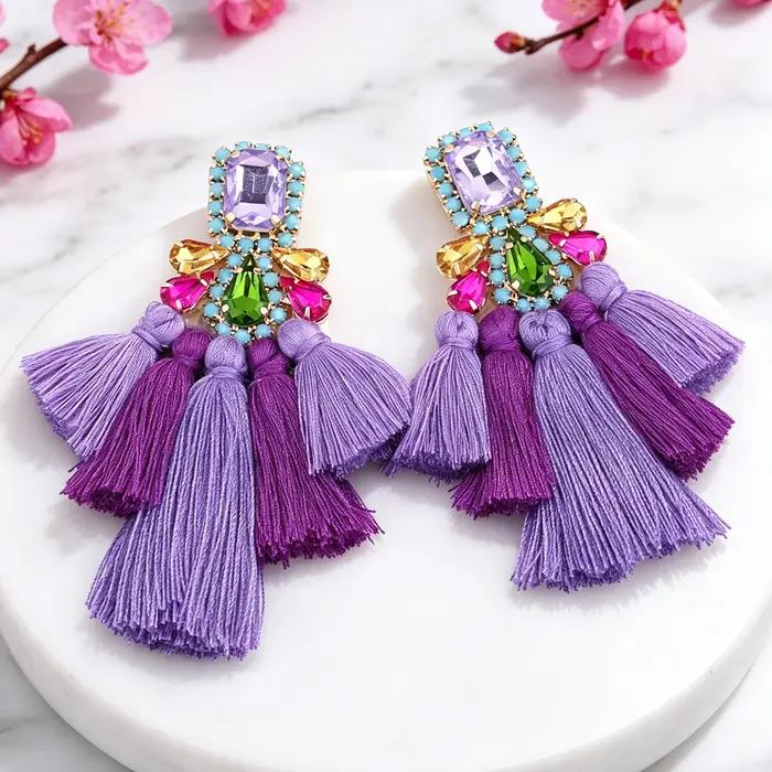 Boucles d'oreilles pendantes bohèmes exagérées en strass faites à la main avec pompons pour femme