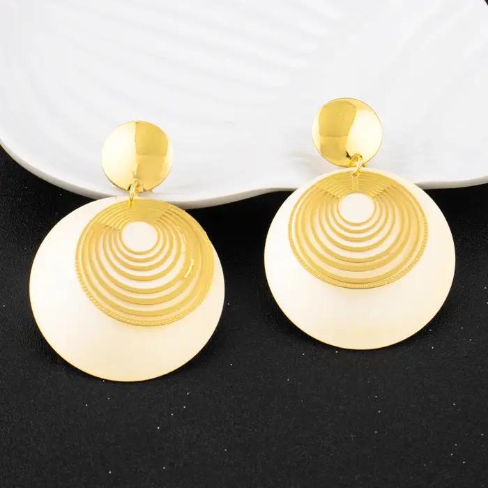 Ensemble de bijoux doré luxueux pour femmes, collier et boucles d'oreilles élégants pour mariage et cérémonies de remise de diplômes
