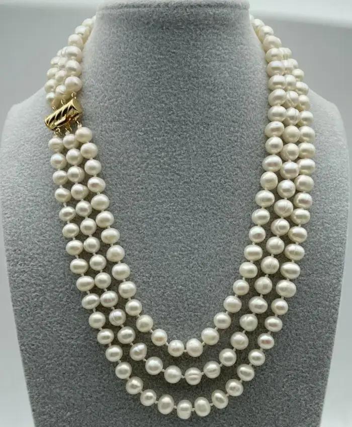 Collier de perles blanches d'eau douce naturelles à 3 rangées de 7 à 8 mm